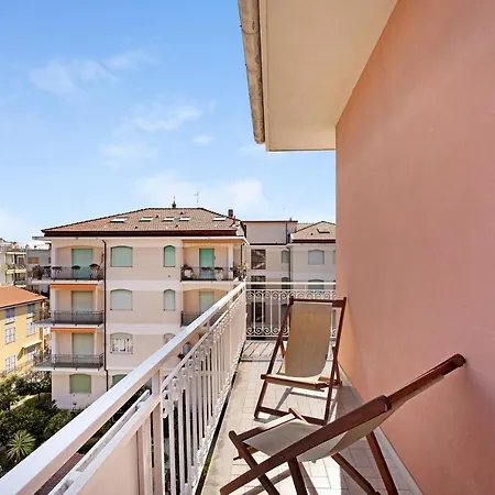 Apartment Emanueltortora - Con Balcone